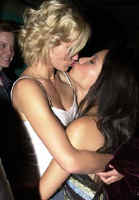 Cameron Diaz Kissing Lucy Liu.jpg (13896 bytes)